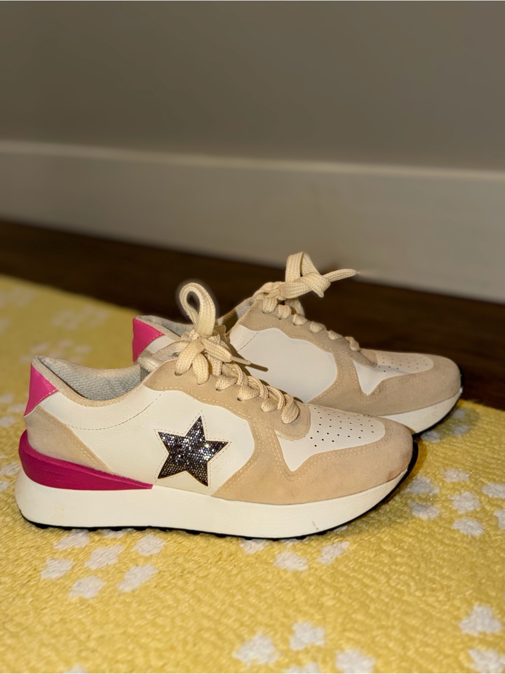 Women’s star sneakers